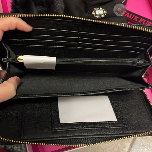 Betsey Johnson gift set, black wallet wristlet, and black gloves with fur, new - Picture 5 of 10